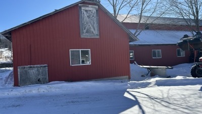 Attached milk house 